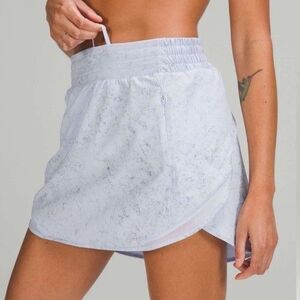 Lululemon Size 6 Hotty Hot High Rise Skirt Light Blue Gray